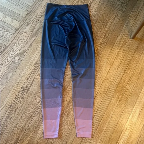 Beyond Yoga Navy Purple Pink Gradient Leggings - Picture 2 of 4